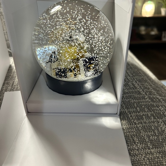 CC 2025 Snow Globe/Limited Edition - Picture 5 of 6
